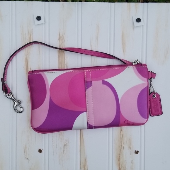 Coach Handbags - Coach SIGNATURE PINK WRISTLET